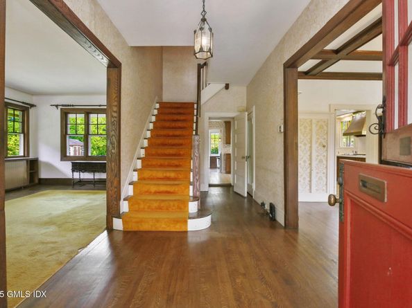 21 Keofferam Road, Old Greenwich CT 06870