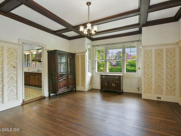 21 Keofferam Road, Old Greenwich CT 06870