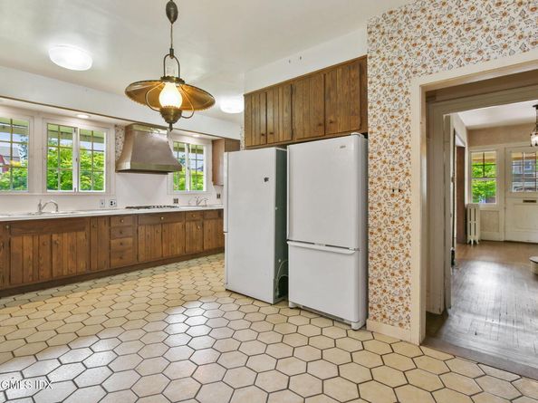 21 Keofferam Road, Old Greenwich CT 06870