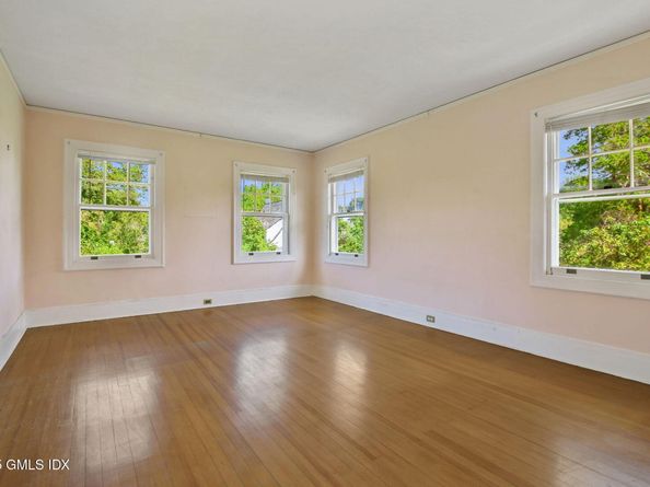 21 Keofferam Road, Old Greenwich CT 06870