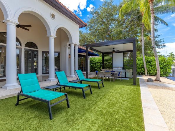 9 Fiesta Way, Fort Lauderdale FL 33301