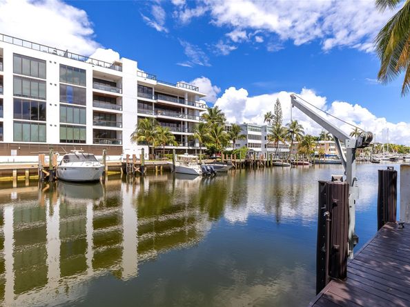 9 Fiesta Way, Fort Lauderdale FL 33301