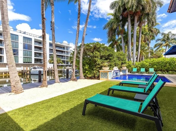 9 Fiesta Way, Fort Lauderdale FL 33301