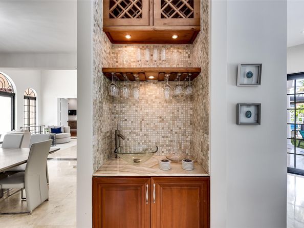 9 Fiesta Way, Fort Lauderdale FL 33301