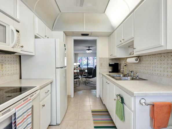 2320 SW 22nd Avenue 211, Delray Beach FL 33445