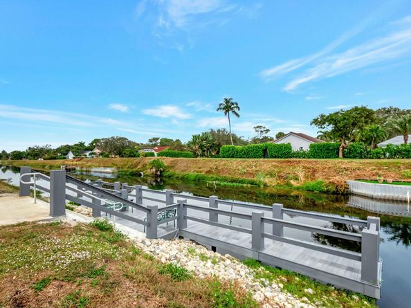 2320 SW 22nd Avenue 211, Delray Beach FL 33445