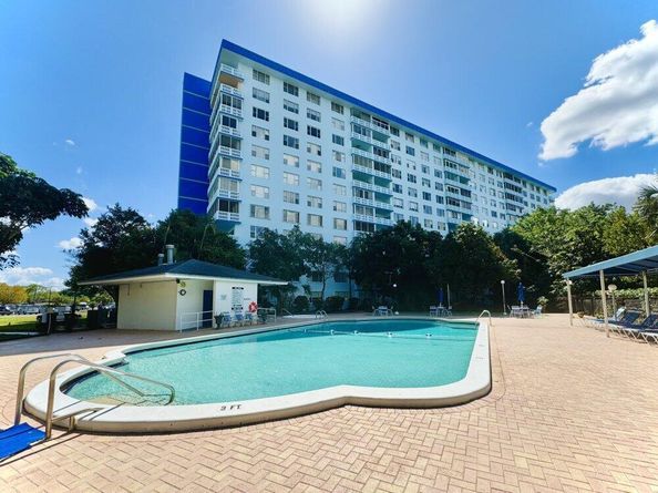 4001 Hillcrest Drive 715, Hollywood FL 33021