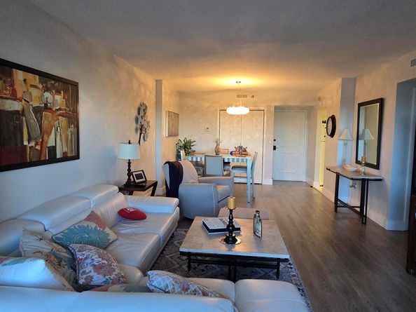 4001 Hillcrest Drive 715, Hollywood FL 33021
