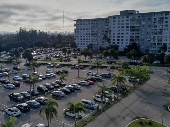 4001 Hillcrest Drive 715, Hollywood FL 33021