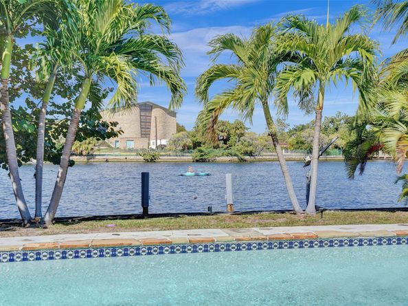 1325 Middle River Dr, Fort Lauderdale FL 33304