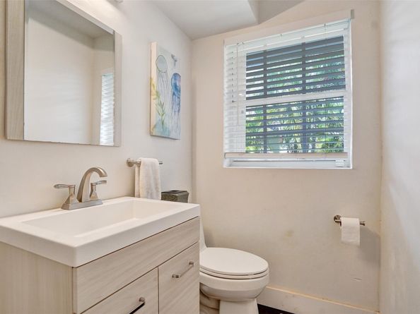 1325 Middle River Dr, Fort Lauderdale FL 33304