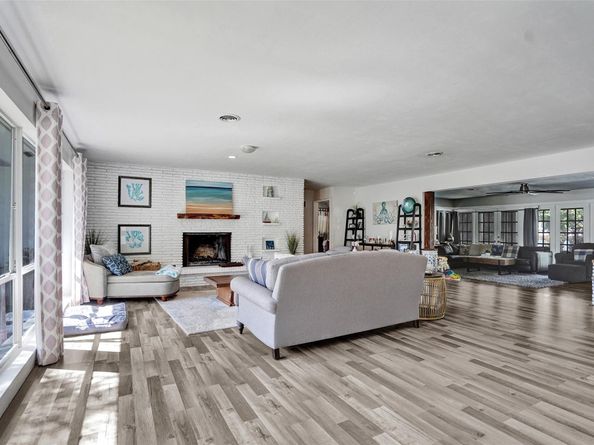 1325 Middle River Dr, Fort Lauderdale FL 33304