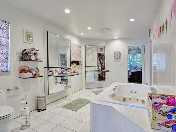 1325 Middle River Dr, Fort Lauderdale FL 33304