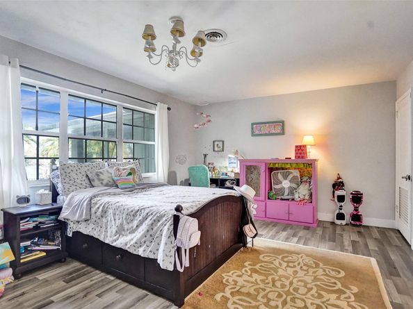 1325 Middle River Dr, Fort Lauderdale FL 33304