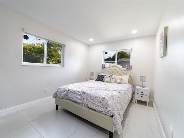 131 NW 72nd Way, Hollywood FL 33024