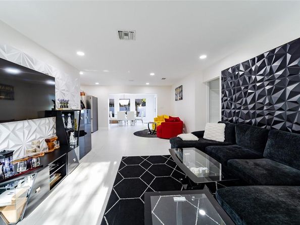 131 NW 72nd Way, Hollywood FL 33024