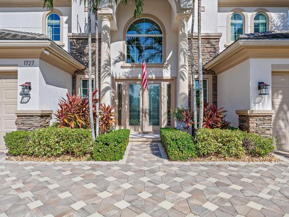 1727 W Hemingway Drive, Juno Beach FL 33408