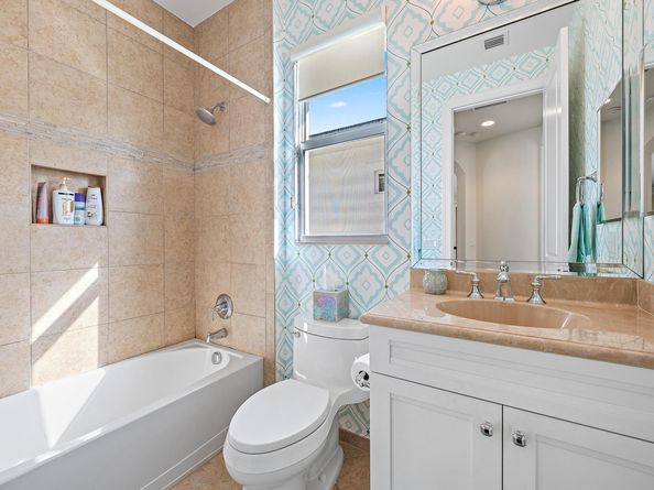 1727 W Hemingway Drive, Juno Beach FL 33408