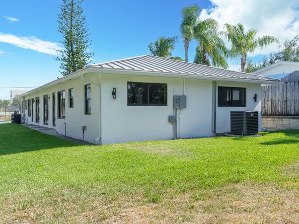 303/305 De Carie Street, Delray Beach FL 33444