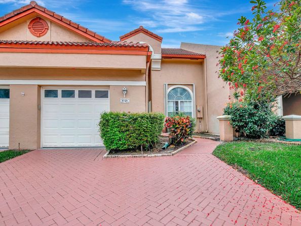 9720 Malvern Dr, Tamarac FL 33321