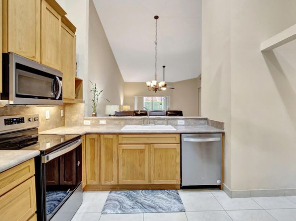 9720 Malvern Dr, Tamarac FL 33321