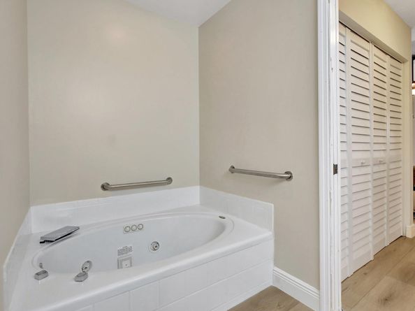 9720 Malvern Dr, Tamarac FL 33321