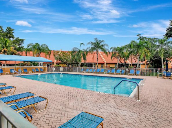 9720 Malvern Dr, Tamarac FL 33321