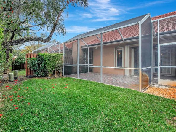 9720 Malvern Dr, Tamarac FL 33321