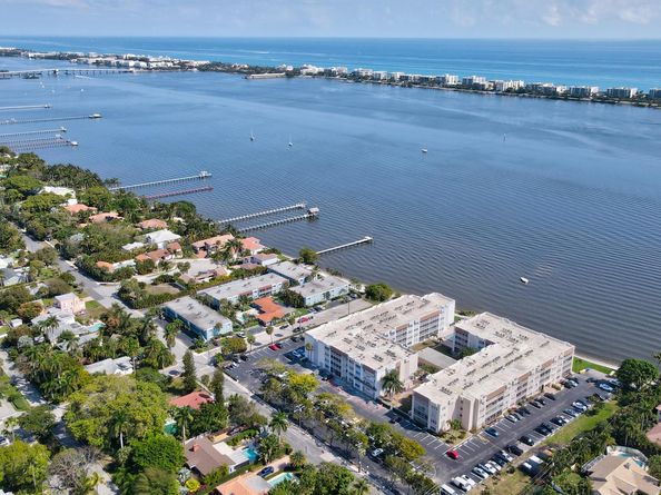 1502 S Lakeside Drive 118, Lake Worth Beach FL 33460