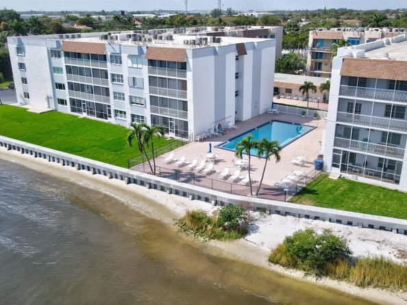 1502 S Lakeside Drive 118, Lake Worth Beach FL 33460