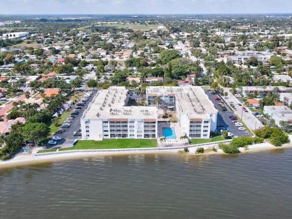 1502 S Lakeside Drive 118, Lake Worth Beach FL 33460