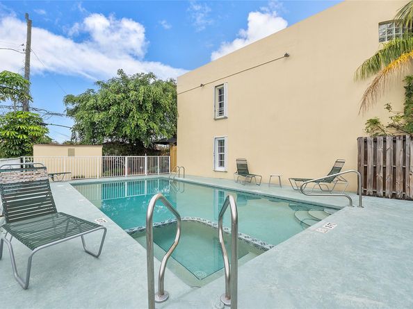 3221 NE 16 Street 100, Pompano Beach FL 33062