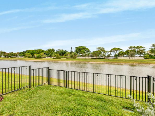 2220 Appleton Circle S, Oakland Park FL 33309