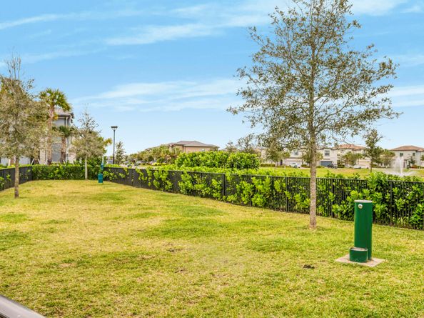 2220 Appleton Circle S, Oakland Park FL 33309