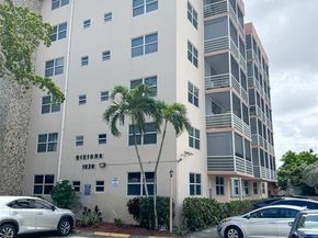 1830 Dixianna Street 201, Hollywood FL 33020