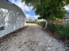 840 NW 33 Street, Oakland Park FL 33309