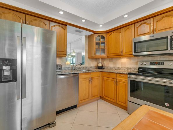 7340 Lake Circle Dr 301, Margate FL 33063