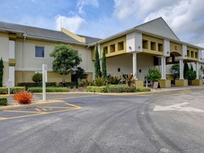 113 Windsor F, West Palm Beach FL 33417