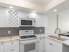 112 Royal Park Drive 3H, Oakland Park FL 33309