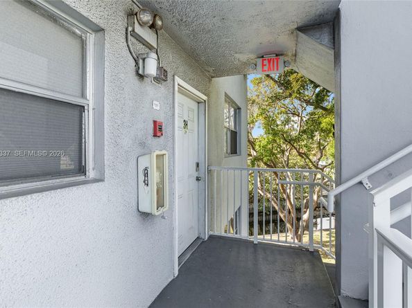 112 Royal Park Drive 3H, Oakland Park FL 33309