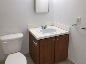 5821 Washington Street 32, Hollywood FL 33023