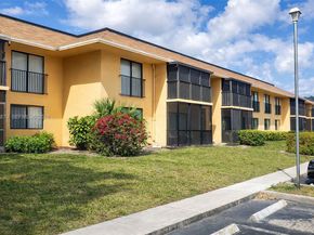 5821 Washington Street 32, Hollywood FL 33023
