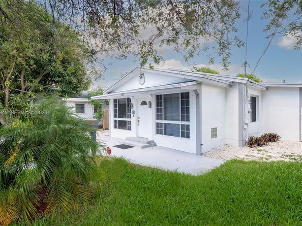 132 SW 2nd Avenue, Hallandale Beach FL 33009