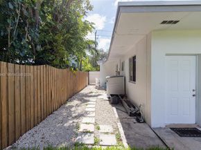 132 SW 2nd Avenue, Hallandale Beach FL 33009