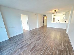 108 Royal Park Drive 2H, Oakland Park FL 33309
