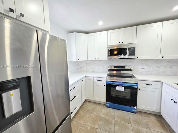 108 Royal Park Drive 2H, Oakland Park FL 33309