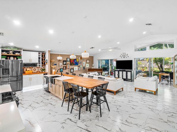 6805 Sun River Road, Boynton Beach FL 33437