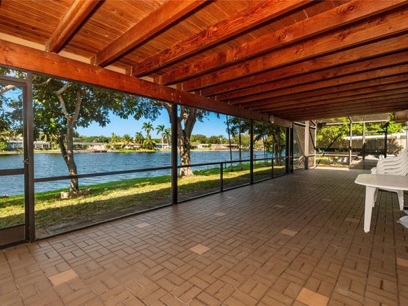 1940 NW 107 Ave, Pembroke Pines FL 33026