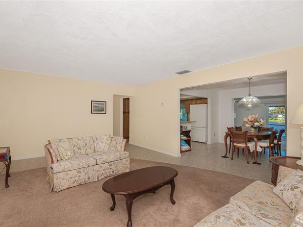 1940 NW 107 Ave, Pembroke Pines FL 33026