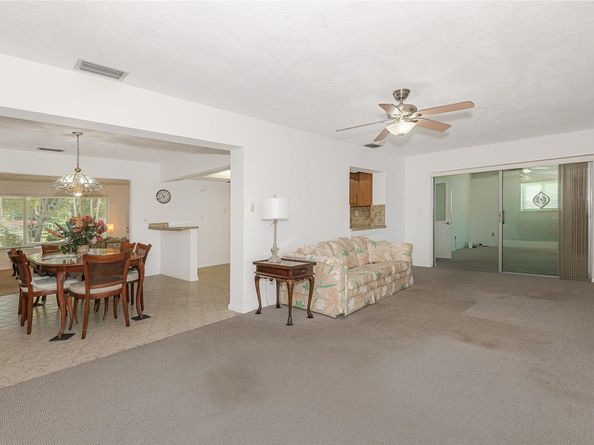 1940 NW 107 Ave, Pembroke Pines FL 33026